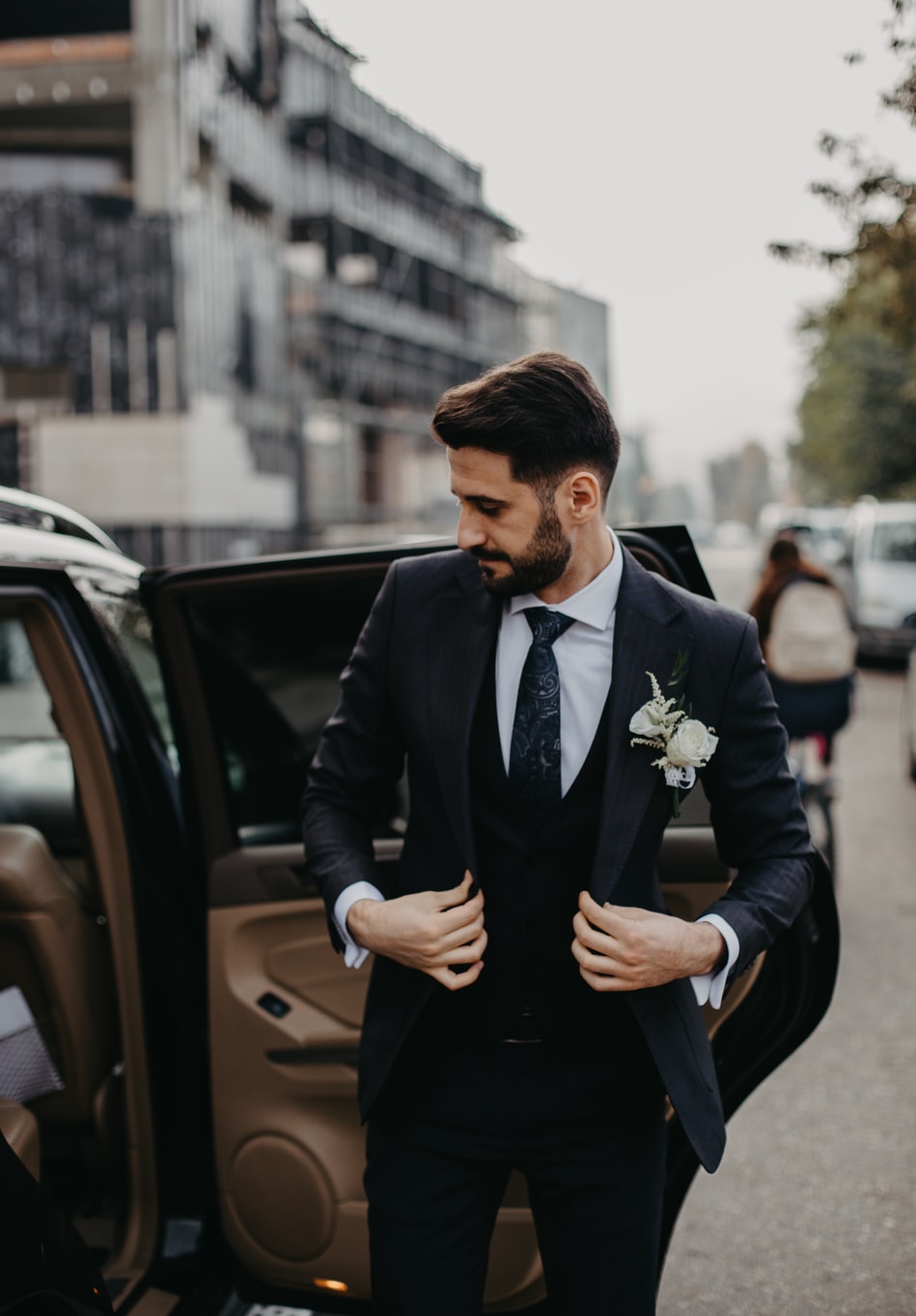 Bräutigam für Hochzeit / Awareness-Clip